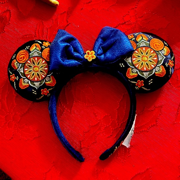Disney Parks EPCOT Norway Minnie Mouse Ears headband - Picture 1 of 5
